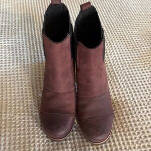Sorel burgundy boots